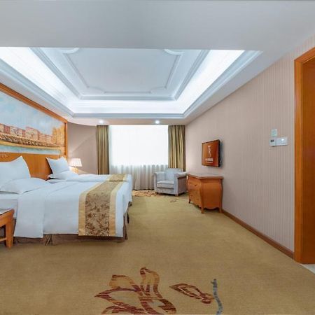 Vienna International Hotel Guigang Hecheng Road ภายนอก รูปภาพ