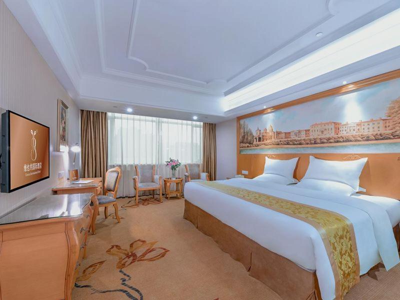 Vienna International Hotel Guigang Hecheng Road ภายนอก รูปภาพ
